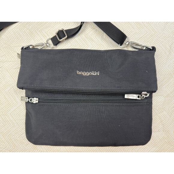 Baggallini Handbags - Baggallini Flip Zip Medium Crossbody Bag Black Adjustable Strap *READ